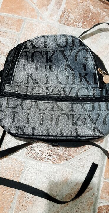 Torbe: T A Š N E 👜 👝 👝 Veliki izbor tasni od manjih do velikih Nike velika — 17