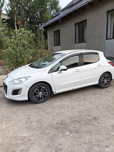 Peugeot 308: 2011 г., Хэтчбэк