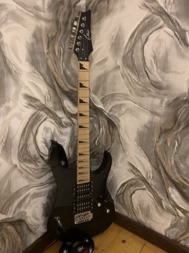 Gitaralar: Elektron gitara, 6 sim