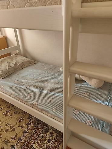 bunk bed: Двухъярусная кровать для детской комнаты - Материал: массив дерева — 1
