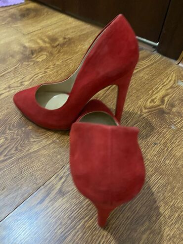 флиски найк бишкек: Продаю туфли, размер все 37, отдам по 200 сом