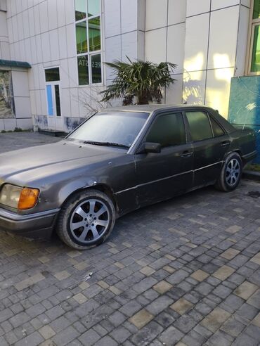 Mercedes-Benz: Mercedes-Benz E 300: 3 l | 1994 il Sedan