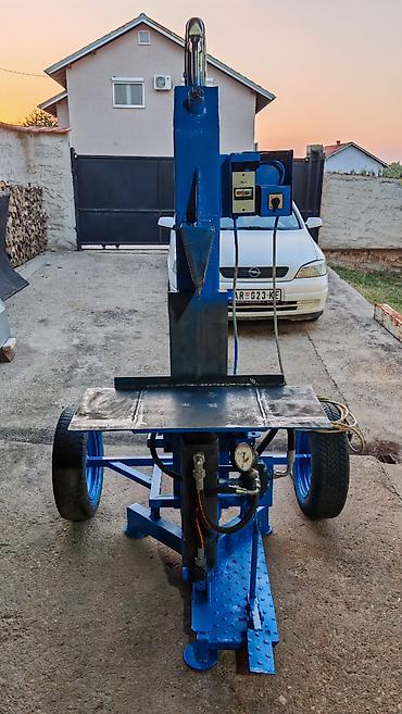 gigatron merdevine: Na prodaju cepac za drva 24t, poluautomatski, zahvat 360mm. Cena — 5