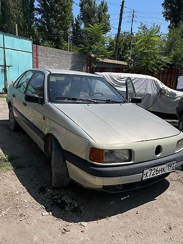 210 4.3: Volkswagen Passat: 1992 г., Седан — 2