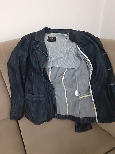 Muški sako od tamnog teksasa (denim), klasičan kroj sa reverima