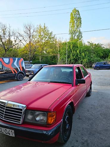 mercedes stop 2000: Mercedes-Benz 190: 2 l | 1991 il Sedan — 5