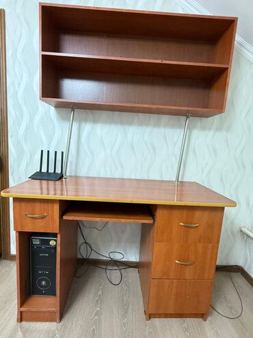 рабочий стол цена: Компьютерный стол сатылат. 4000 сом