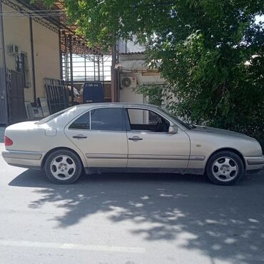 htc 320: Mercedes-Benz SL 320: 3.2 л, Механика, Бензин, Седан