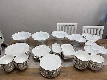 dish sets: Набор столовой посуды из белого фарфора с рельефным декором и — 1