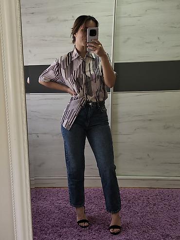 reebok classic bele: Na prodaju farmerke i košulja. Komadi se prodaju odvojeno. 🌼🌸 Farmerke — 2