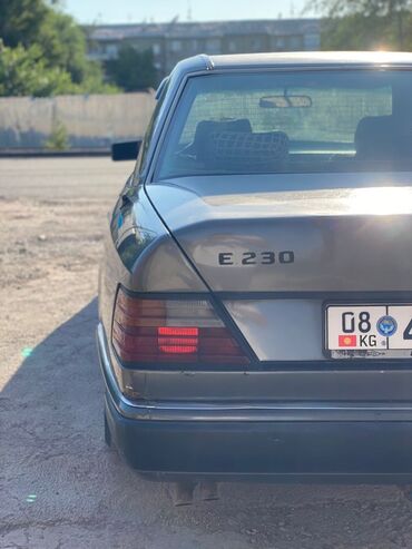 машина для перевозки: Mercedes-Benz E-Class: 1992 г., 0.1 - engine capacity л, Механика, Газ, Седан