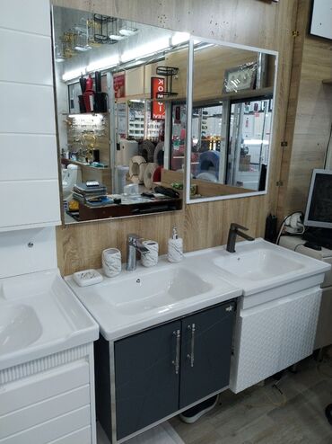 Moydadırlar: Ağ rəngli keramika lavabolu, tünd boz rəngli ikiqapılı hamam dolabı