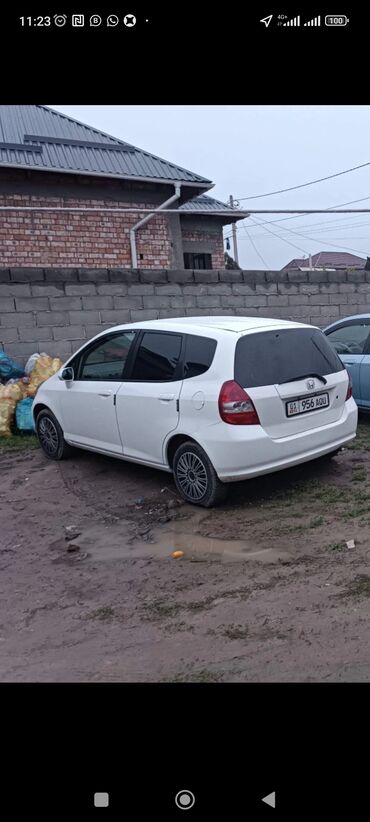 Легковой транспорт: Сдаю в аренду: Легковое авто