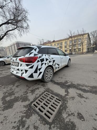 Kia: Kia Ceed: 2014 г., 1.6 л, Механика, Бензин, Универсал — 3