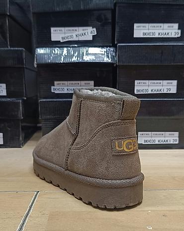 guess stikle: UGG kratke
36-41
Cena 2900 din — 4