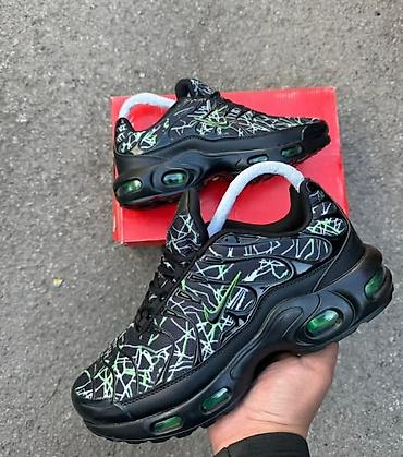 Patike: Tn Nike 
36-41
41-46
3700 din — 7