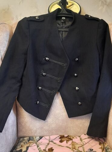 yun jaketlər: H&M qadın qısa jaket - Rəng: qara - Ölçü: EUR 38 / US 8 / CA 8 /
