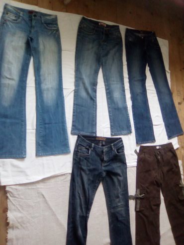 Pantalone broj 28
