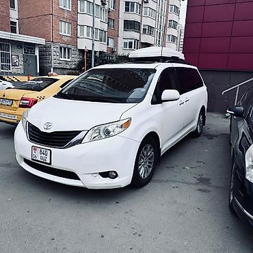 chrysler pacifica: Toyota Sienna: 2011 г., 3.5 л, Автомат — 3