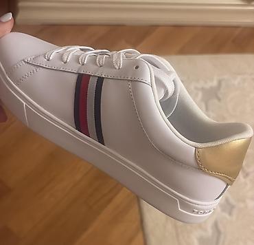 ugg azerbaijan: Ölçü: 40, rəng - Ağ, Yeni — 1