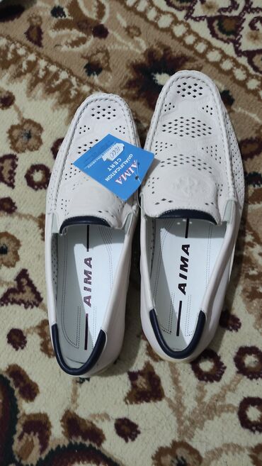 белая обувь: Продаю мужские ботинки новые Aima размер 39 летние