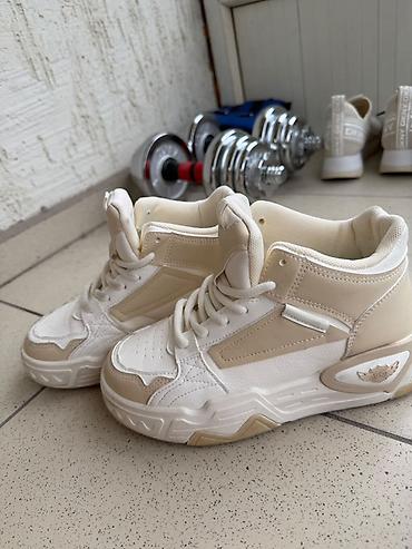nike force: Кроссовки высокие Desai 35 размер 1200с. Состояние идеальное — 2