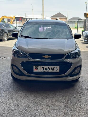 машина малометражка: Chevrolet Spark: 2016 г., 1 л, Вариатор, Бензин, Хэтчбэк