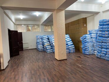 Mağazalar: Razində İcra hakimiyətinin yaxınlığı 5 mərtəbəli binanın 1 ci — 4