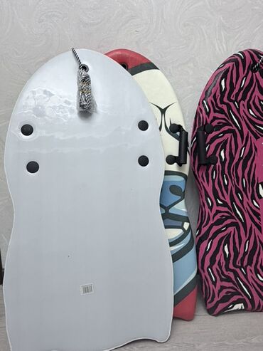 Санки и тюбинги: Прочные ледянки и санки для зимних покатушек. Ледянки: - Жесткая — 16