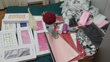Tekstil: Bu çeşiddə əl işləri və bəzək üçün müxtəlif materiallar mövcuddur