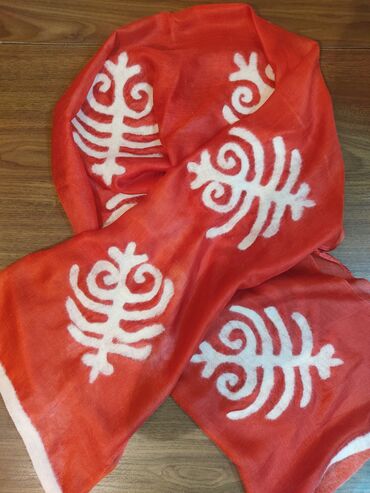 кыргызская национальная одежда: Шелковые шарфы с войлоком станут яркой ноткой вашего образа. Цвета