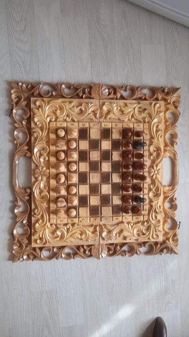 нарды ручной работы: Шахматы +нарды из дерева. Ручная работа. Цена 2500 сом