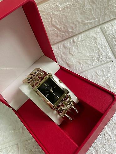 Ručni satovi: GUESS ženski ručni sat – pravougaono kućište i ukrasna narukvica sa — 10