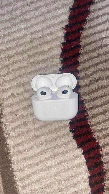 jack e4: AirPods 3 б/у оригинал - Форм-фактор: вкладыши с укороченной ножкой - — 1