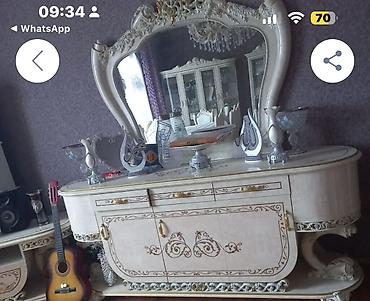 Klassik üslubda qonaq otağı mebel dəsti istifade olunmayib yalniz taxt