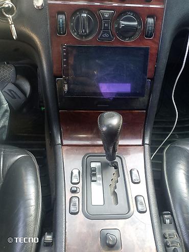 Mercedes-Benz: Mercedes-Benz E-Class: 2.3 l | 1995 il Sedan — 11
