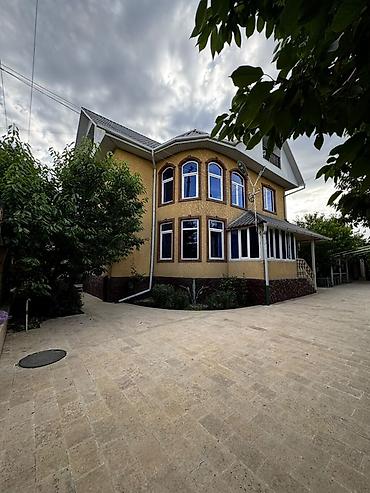 Продажа коттеджей и домов: Продается просторный частный дом с благоустроенной территорией — 2