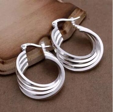 Minđuše: Mindjuse
Cena:950din — 6