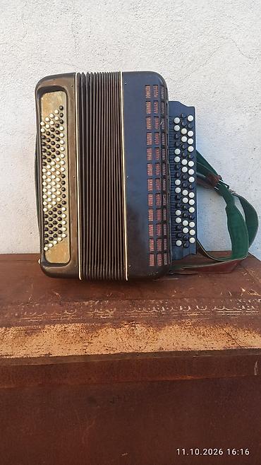 akkordeon: Məhsul: Sovet istehsalı bayan (düyməli akkordeon) • Fabrik/nişan — 6