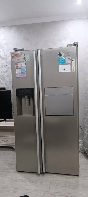скупка старой бытовой техники: Холодильник LG Side-by-Side из нержавеющей стали с диспенсером