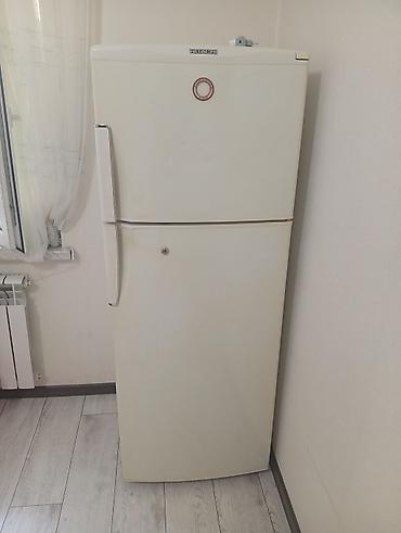 mini soyuducu: İşlənmiş 2 qapılı Hitachi Soyuducu Satılır, rəng - Bej, Təkərli — 1