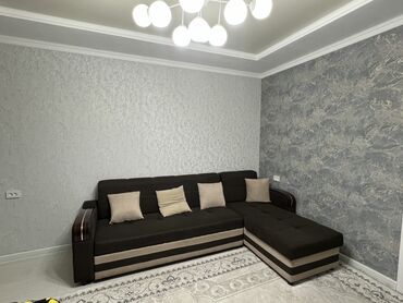 2 х местный диван кровать: Диван-кровать, цвет - Коричневый, Б/у