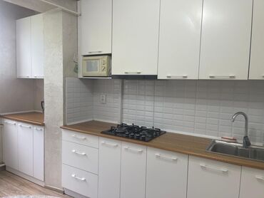 дешевые квартиры в оше: 3 бөлмө, 84 кв. м, Жеке план, 2 кабат, Косметикалык ремонт