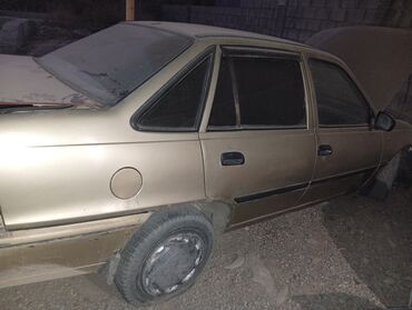 запчасти на коробку автомат: Автомобиль седан, 2 двери, окраска «золото/беж». Основные