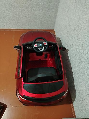 elektrikli maşınlar: Uşaq üçün elektrikli miniatür avtomobil – qırmızı rəngdə, krossover — 5