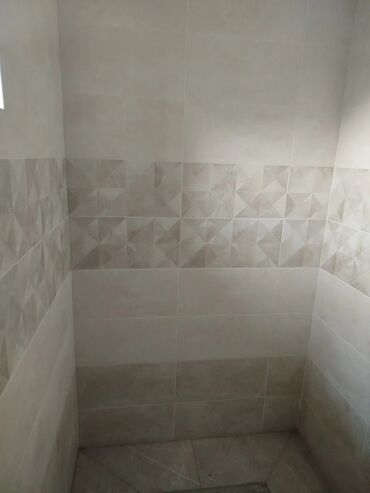 Укладка плитки: Резка плитки, Гидроизоляционные работы, Укладка плитки на откосы, окна, двери | Керамическая плитка, Керамогранитая плитка, Мозаичная плитка | Диагональная укладка, Горизонтальная укладка, Раскладка в разбежку Больше 6 лет опыта — 8