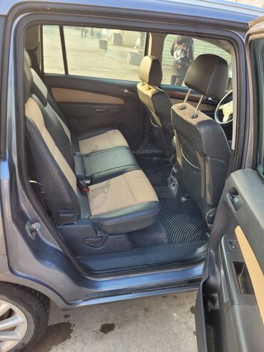 Opel: Opel Zafira B – geniş ailələr üçün funksional 7 yerlik miniven. Əsas — 7