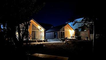 Посуточная аренда домов: Представляем современный дом в стиле барнхаус с панорамным — 2