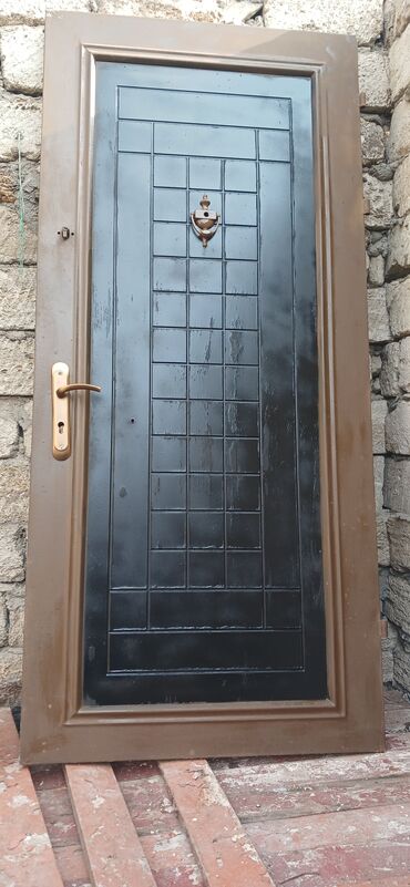 Giriş qapıları: İşlənmiş Giriş qapısı Glazok ilə, Zəmanətsiz, Ödənişli quraşdırma, Ünvandan götürmə — 2