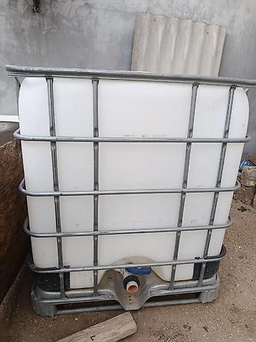 IBC konteyner – 1000 L - Həcm: təxminən 1000 litr - Material: qalın